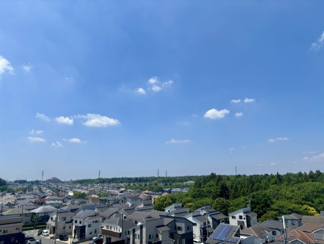 サンクレイドル千城台パークフォートの展望|７階最上階部分のバルコニーから見た西側の眺望です。2026年5月撮影