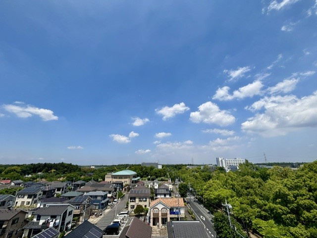 サンクレイドル千城台パークフォートの展望|7階部分の共用廊下から見た北側の眺望です。2026年5月撮影
