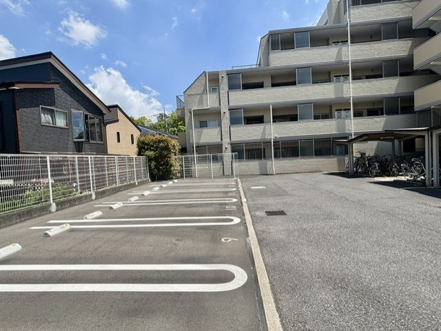 サンクレイドル千城台パークフォートの駐車場|敷地内には58台分の駐車場を設置しました。2026年5月撮影