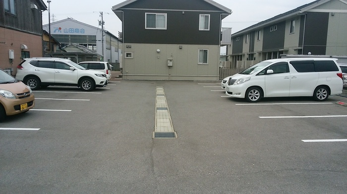 ラ ヴェリータの駐車場