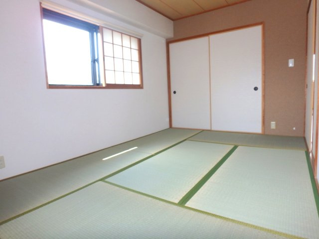 ダイアパレス北六甲の和室|和室、ちょっとしたくつろぎスペースにいかがでしょうか