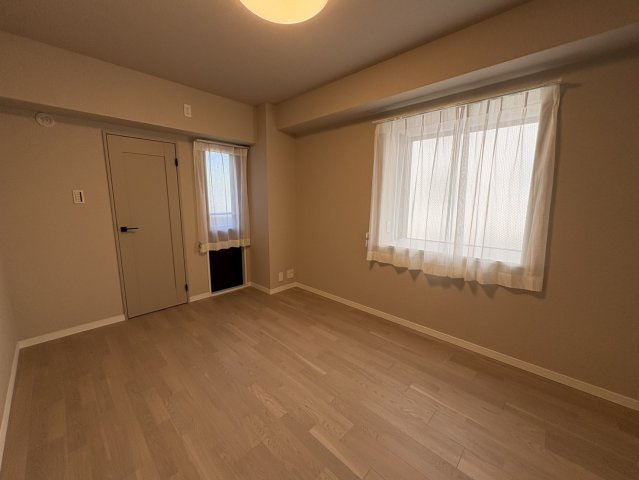 住吉本町ロジュマンの洋室