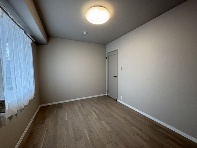 住吉本町ロジュマンの洋室