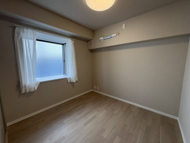 住吉本町ロジュマンの洋室