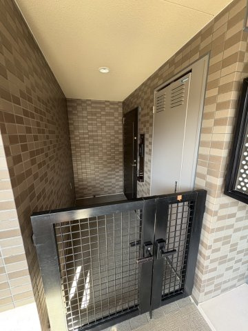 住吉本町ロジュマンの玄関