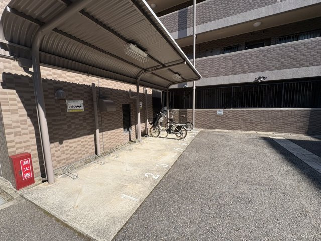 住吉本町ロジュマンの駐車場