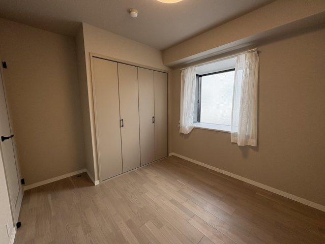 住吉本町ロジュマンの洋室