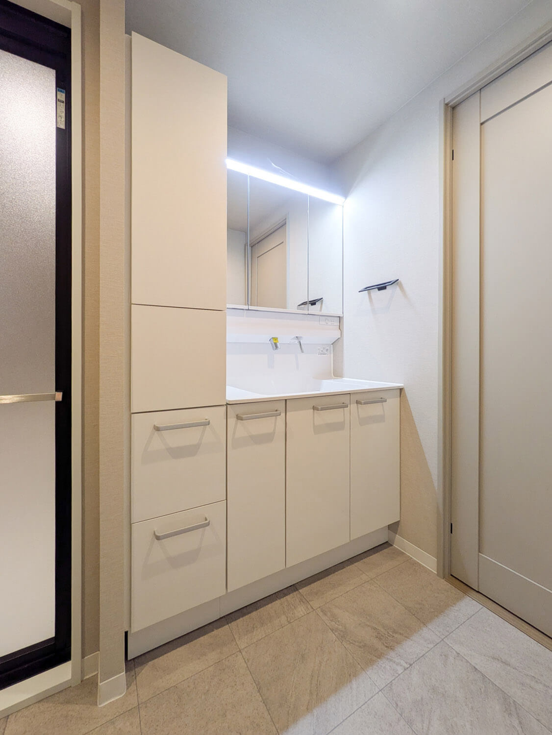住吉本町ロジュマンの独立洗面台