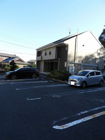 Ｓｅａｓｉｄｅ　波多見　Ａの駐車場|車をお持ちの方に嬉しい駐車場付きの物件です