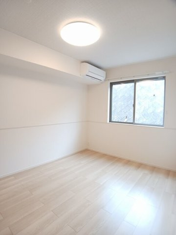 イコマ＆カドヤの内装|おしゃれな内装です