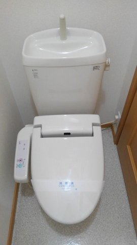 モン・ラヴィールＣのトイレ|落ち着いた色調のトイレです
