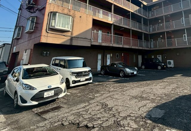 フローレンス猪原の駐車場
