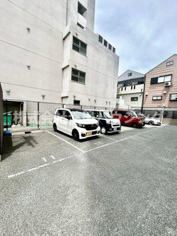 クレアートアドバンス北大阪の駐車場