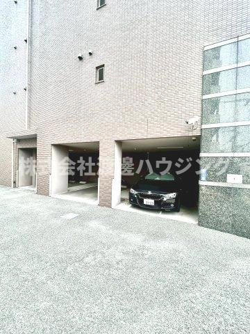 クレアートアドバンス北大阪の駐車場