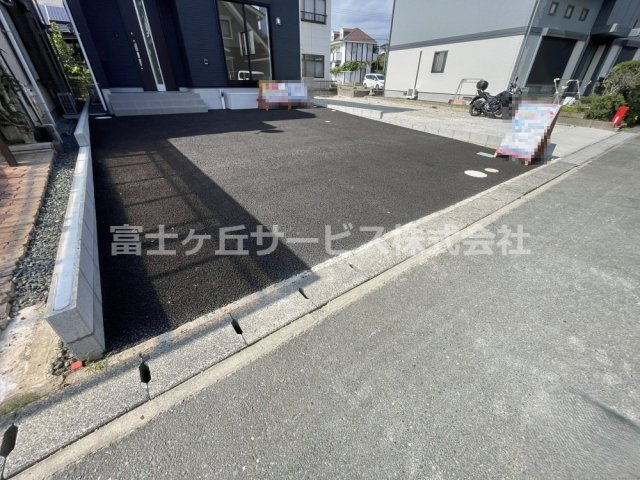 【駐車場】 | 袋井市栄町 2期 新築一戸建て | 駐車スペースもあります