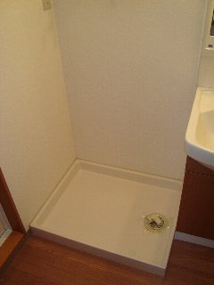 MAISON DO WISTERIAの洗面所|室内洗濯機置場