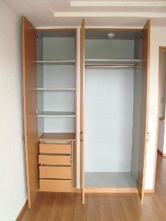 MAISON DO WISTERIAの収納|収納たんす付き