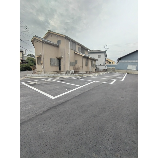 リーブルファイン領下2の駐車場