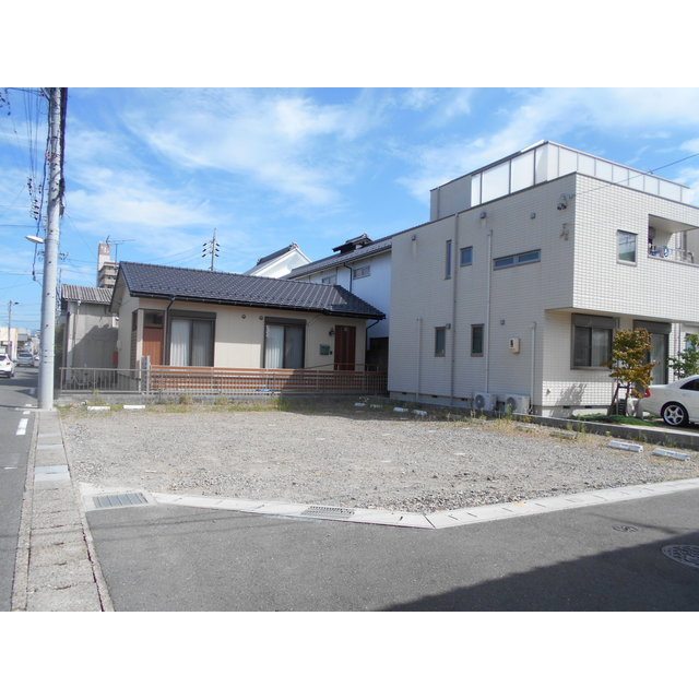 岐阜市長良西野前の駐車場