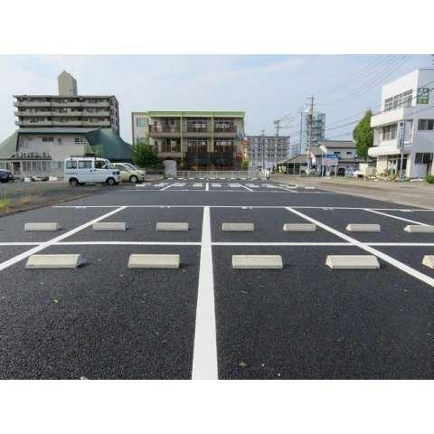 岐阜市薮田南１丁目の駐車場の外観