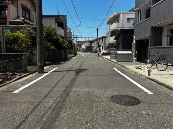 【前面道路含む現地写真】 | 相模原市中央区矢部３丁目　建築条件なし売地 | 前面は6ｍ幅の公道に面しておりますので、車庫入れもラクラクです♪