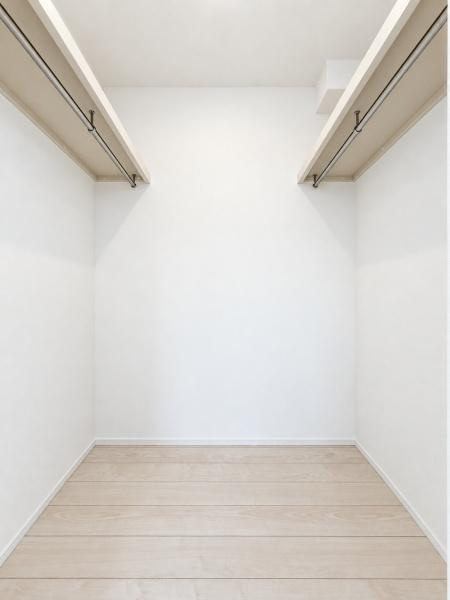 横浜市旭区川島町の新築一戸建の収納|WICでお部屋もスッキリと利用できます！
洋服以外にも収納できるのは嬉しいポイント！