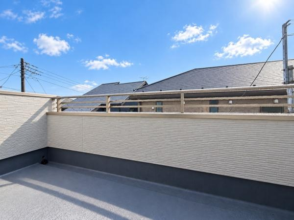 横浜市旭区川島町の新築一戸建のバルコニー|陽当り良好のバルコニー！
風通しもよく気持ちいいです