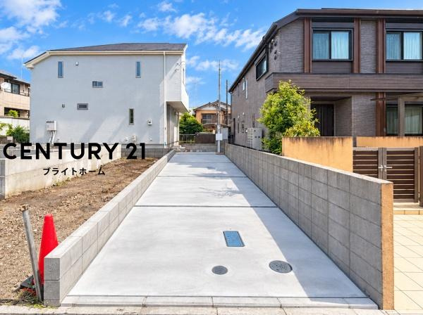 横浜市旭区川島町の新築一戸建の前面道路含む現地写真|陽当りの良さ、住環境を現地にてご確認下さい！
周辺環境も合わせてご案内させて頂きます！
※外構部分はCG写真です。