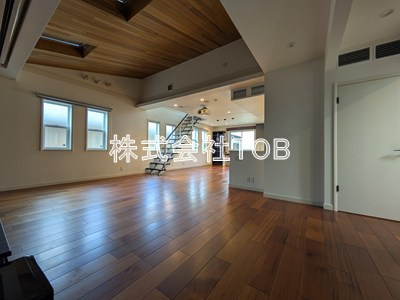 【居間・リビング】 | 桜丘戸建-桜丘5丁目　定期借家3年- | 33.1帖