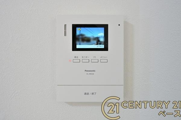 奈良市左京３丁目　一戸建の内装|■現地撮影写真■ＴＶモニター付きインターホンで防犯対策もバッチリ！来客も一目でわかり安心です！