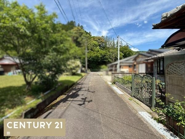 日高川町初湯川　中古戸建の前面道路含む現地写真