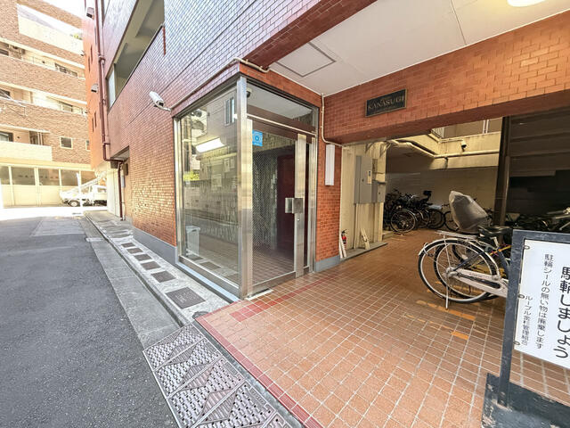 ルーブルかな杉のエントランス