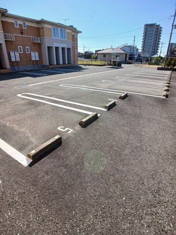 ブリッサ・ウノの駐車場