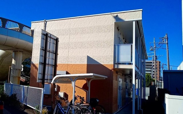レオパレス町田市鶴間の外観