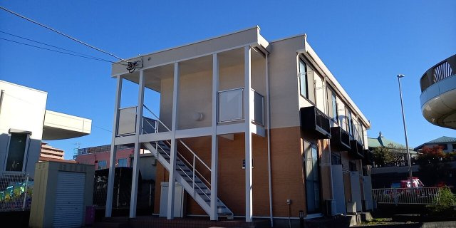 レオパレス町田市鶴間の外観