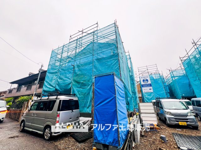 ~昭島拝島町5棟分譲地~ Newly built houseの外観|【House of the Sun】
◆明るい家◆太陽の温かな光がお家全体を照らす。そこには目を輝かせ笑顔で見つめてくれる君がいて、「ただいま」の言葉がこだまする。そんな君の瞳に恋している。