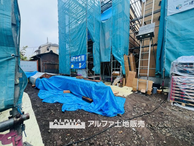 ~昭島拝島町5棟分譲地~ Newly built houseの外観|【Voice】
◆声◆通学から帰宅しリビングルームでおしりを直付けする子供達。会話がはじまり今日も口にするのは「床暖って暖かくて気持ちいいね」と。何げない事だが私達にとっては幸せのシーン。