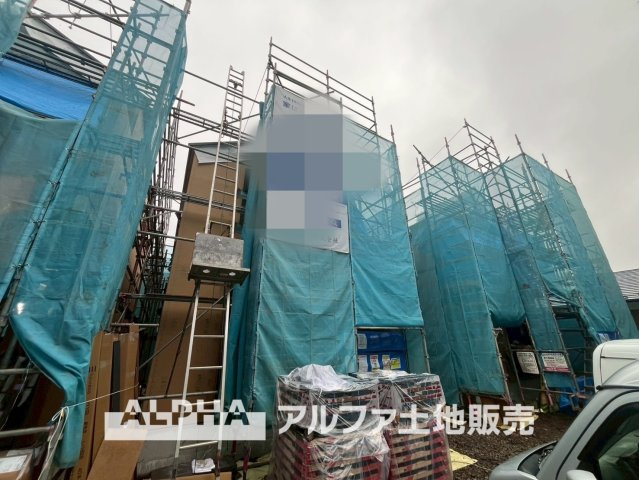 ~昭島拝島町5棟分譲地~ Newly built houseの外観|【Voice】
◆声◆通学から帰宅しリビングルームでおしりを直付けする子供達。会話がはじまり今日も口にするのは「床暖って暖かくて気持ちいいね」と。何げない事だが私達にとっては幸せのシーン。
