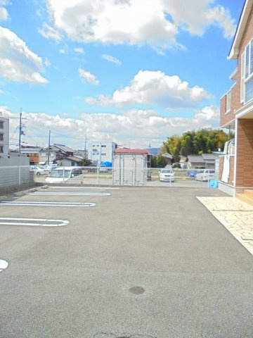 アルモニー法隆寺の駐車場|車をお持ちの方に嬉しい駐車場付きの物件です