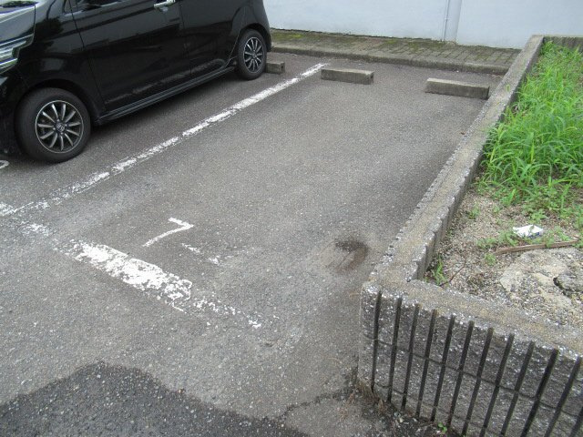 タウンハウス伊川谷の駐車場