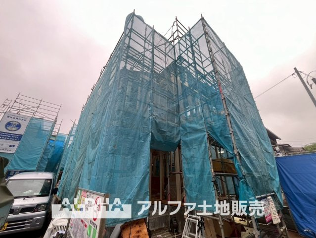 ~昭島拝島町5棟分譲地~ Newly built houseの外観|【House of the Sun】
◆明るい家◆太陽の温かな光がお家全体を照らす。そこには目を輝かせ笑顔で見つめてくれる君がいて、「ただいま」の言葉がこだまする。そんな君の瞳に恋している。