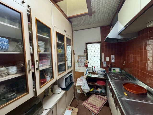 -三丁目不動産-　深谷市上柴町東3丁目　納戸付きのキッチン|使いやすいキッチンです