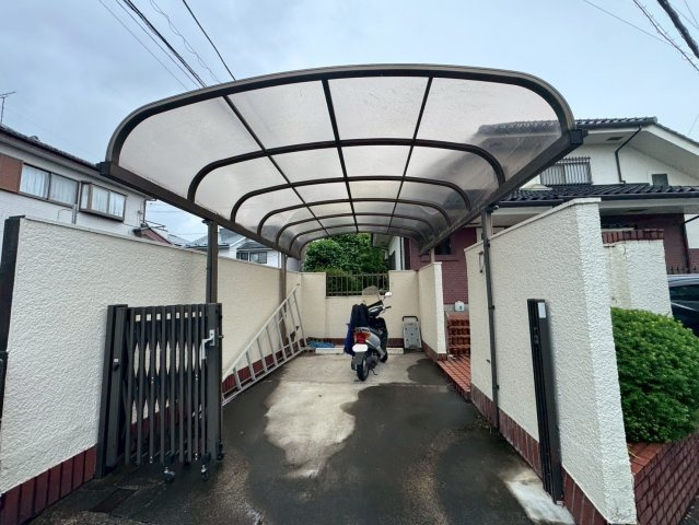 -三丁目不動産-　深谷市上柴町東3丁目　納戸付きの駐車場|駐車場の用意があります
