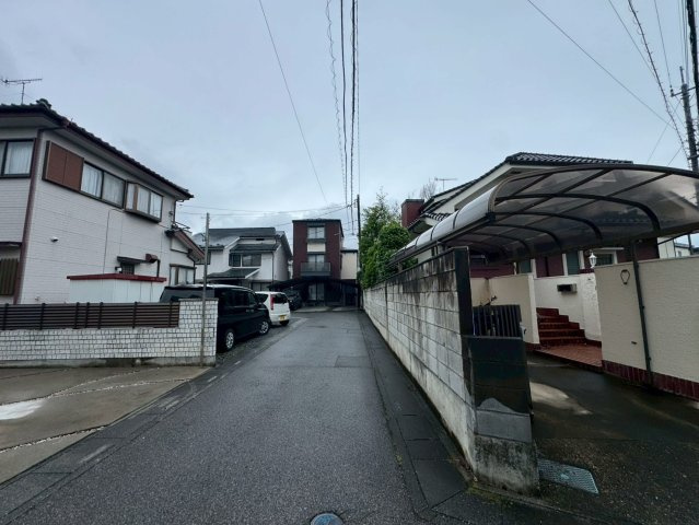 -三丁目不動産-　深谷市上柴町東3丁目　納戸付きの前面道路含む現地写真|前面道路含む現地写真です