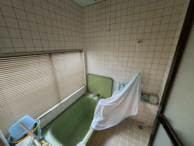 -三丁目不動産-　深谷市上柴町東3丁目　納戸付きの浴室|コンパクトで使いやすいお風呂です