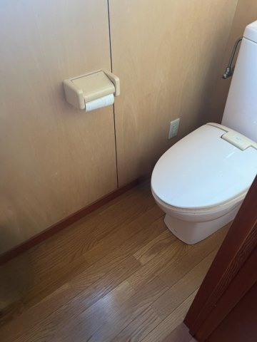 群馬県前橋市平和町２丁目～作業所、物置付中古戸建～のトイレ|明るくキレイなトイレです