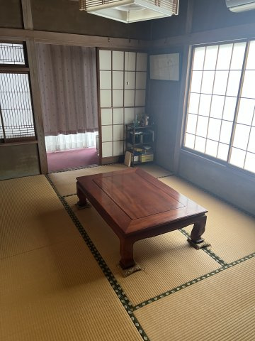 群馬県前橋市平和町２丁目～作業所、物置付中古戸建～の和室|障子越しに心地よい光が入り、室内に落ち着きを与えます