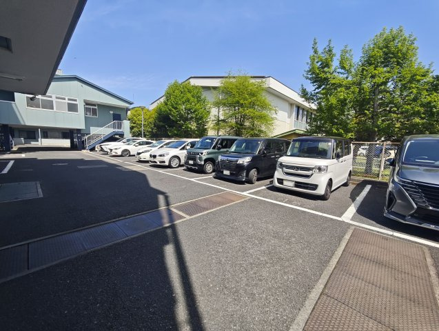 入間ロイヤルマンションの駐車場