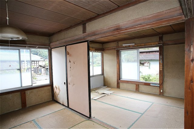 群馬県利根郡みなかみ町羽場 中古戸建の和室|続き間です