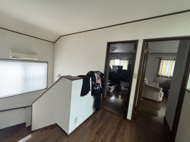 -三丁目不動産-　熊谷市船木台1丁目　二世帯住宅向きの内装|明るい色調の室内です